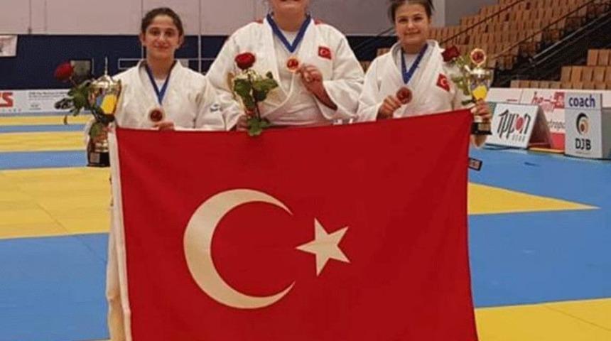 Manisalı judocu Hilal &Ouml;zt&uuml;rk, Avrupa şampiyonu oldu