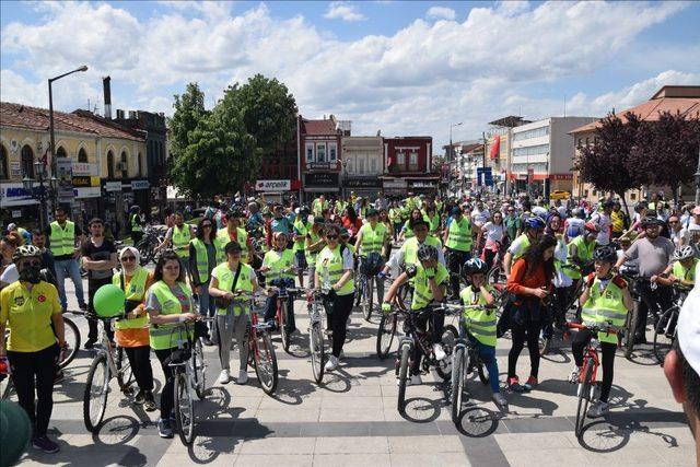 Pedallar Yeşilay için çevrildi