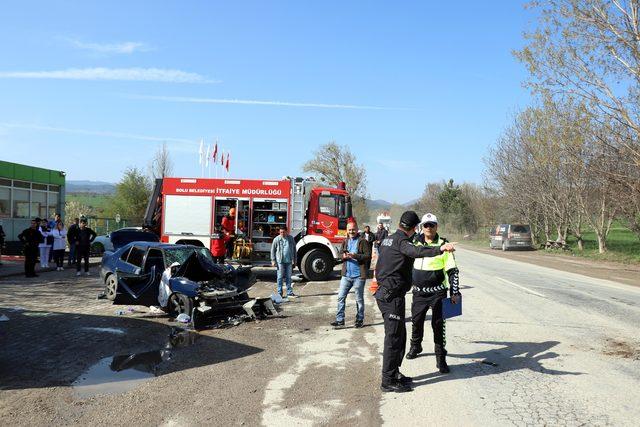 Bolu'da işçi servisi ile otomobil çarpıştı: 12 yaralı