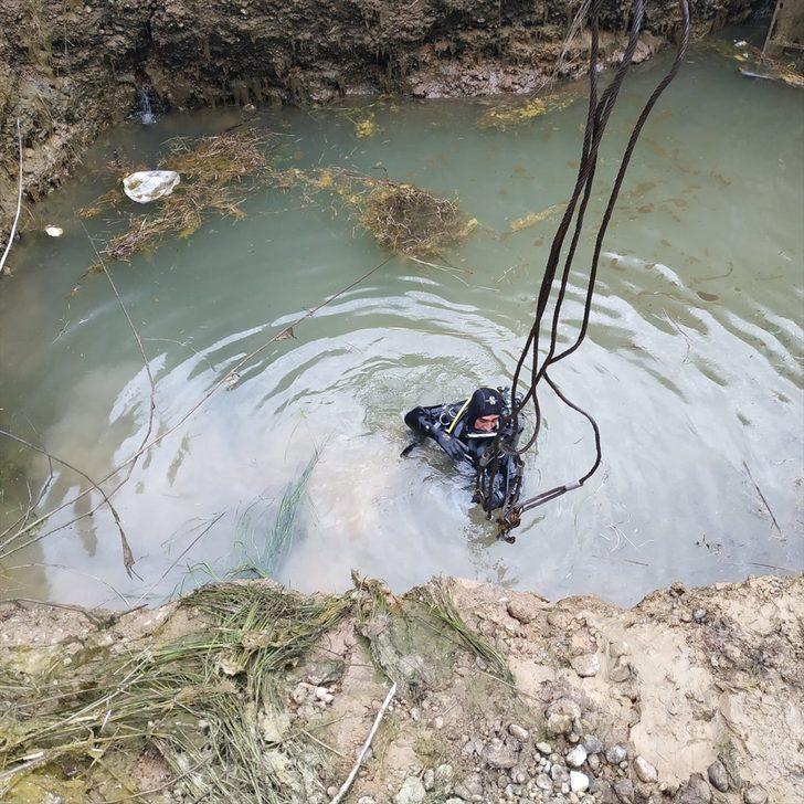  El freni çekilmeyen traktör su kuyusuna devrildi G3