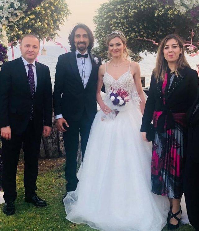 Öğrencisinin önce anne ve babası, şimdi ise nikah şahidi oldu