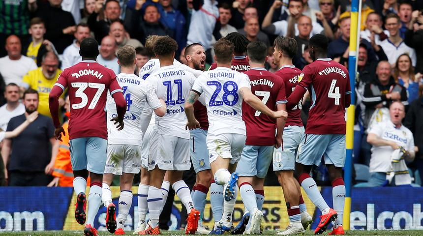 Leeds United, Aston Villa ma&ccedil;ında yaptığı centilmenlikle d&uuml;nya g&uuml;ndemine oturdu