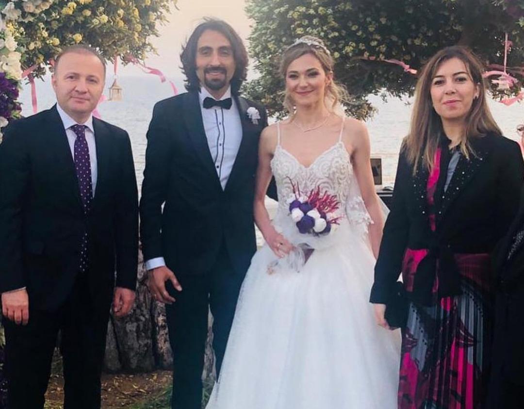 &Ouml;ğrencisinin &ouml;nce anne ve babası, şimdi ise nikah şahidi oldu