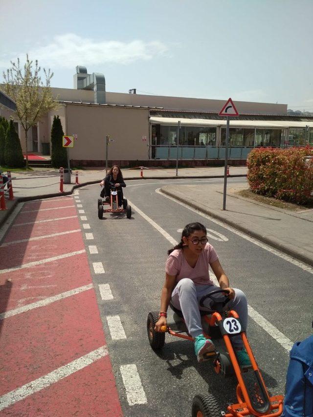 Serdivan Trafik Park’a Akçakocalı öğrenciler misafir oldu