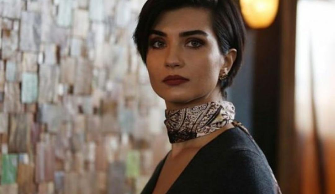 Tuba B&uuml;y&uuml;k&uuml;st&uuml;n'den makyajsız paylaşım