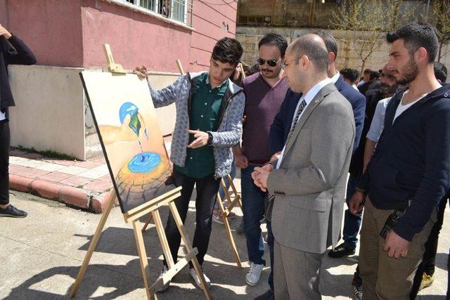 &Ouml;ğrencilerin yağlı boya &ccedil;alışmaları sergilendi 3