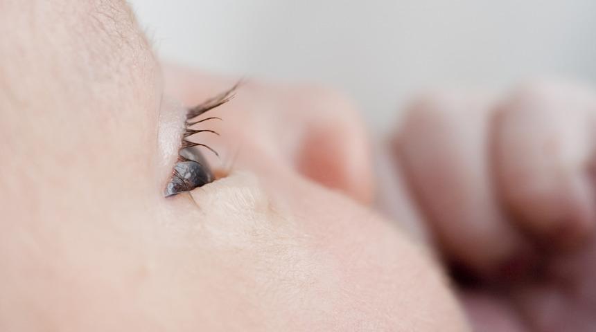 Erken doğan bebeklerde göz problemlerine dikkat 