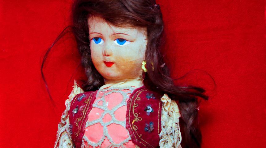 Soykırım kurbanı kız çocuğun saçı, 78 yıllık bez bebekte