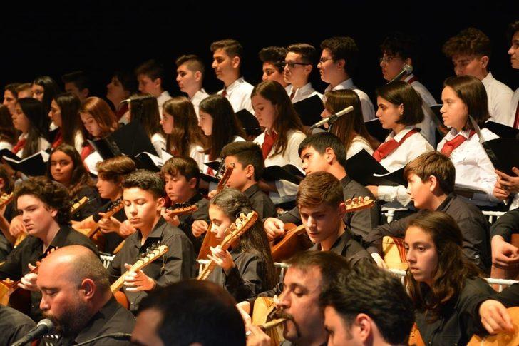 Balıkesir’de öğrencilerden bağlama şov G3