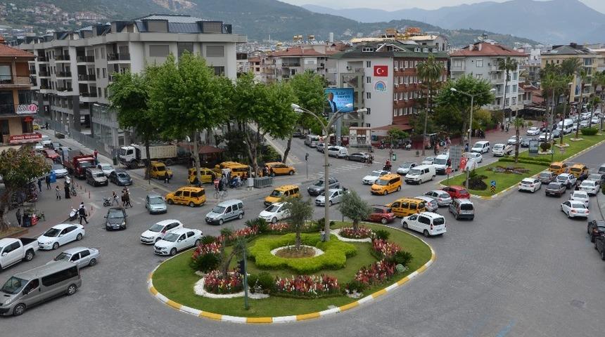 Büyükşehirden Alanya’ya 300 bin çiçek