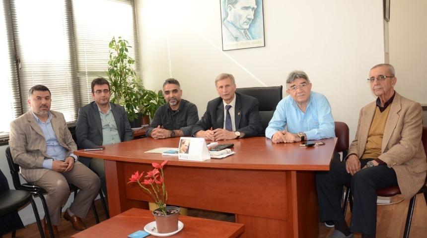 Yerel gazetelere bir destek de AK Parti Yunusemre&rsquo;den