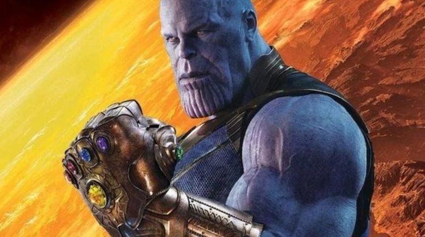 Sinema girişinde bağırarak filmin sonunu s&ouml;yleyen adamı d&ouml;vd&uuml;ler