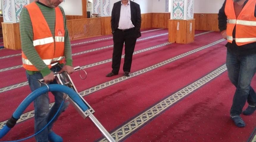 Camilerde Ramazan temizliği