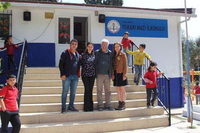 Salih Kalyon ve K. Muzaffer Ilıcak, Yukarı Mazı İlkokulu’nda