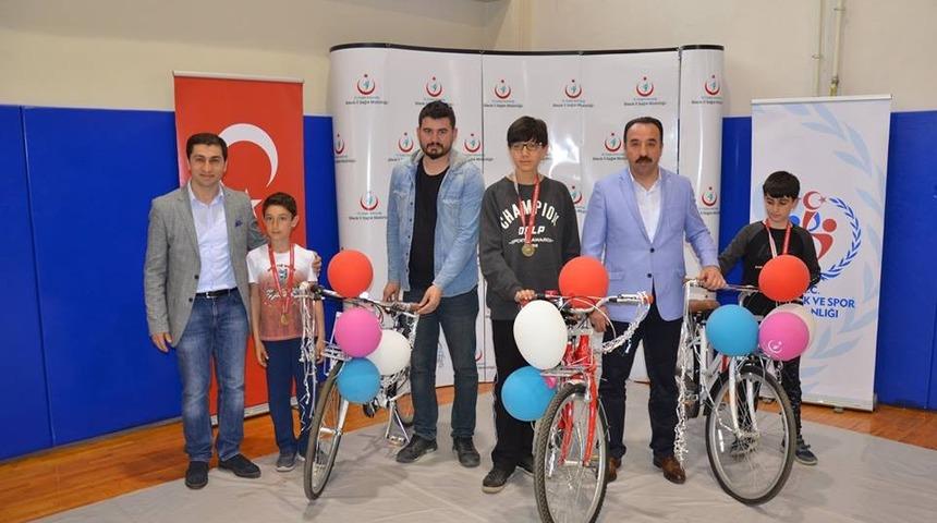 Bilecik&rsquo;te &Ccedil;ocuk Şenlikleri Satran&ccedil; Turnuvası d&uuml;zenlendi