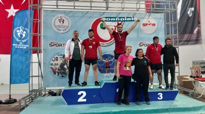 Sakarya B&uuml;y&uuml;kşehirli sporcu T&uuml;rkiye 2.&rsquo;si oldu