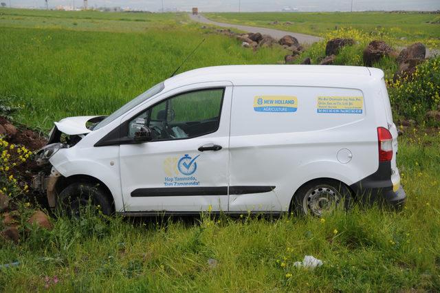 Diyarbakır'da kaza: 4 kişi yaralandı, yavru köpek aracın altında kaldı