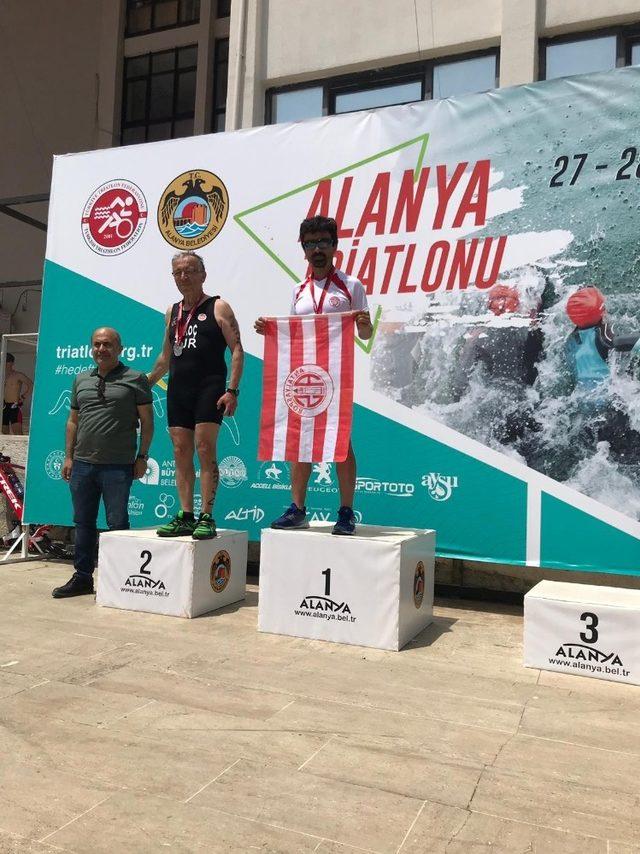 Antalyaspor Triatlon Takımı Alanya’dan madalya ile döndü