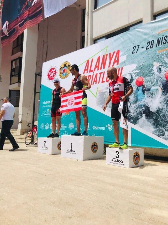 Antalyaspor Triatlon Takımı Alanya’dan madalya ile döndü