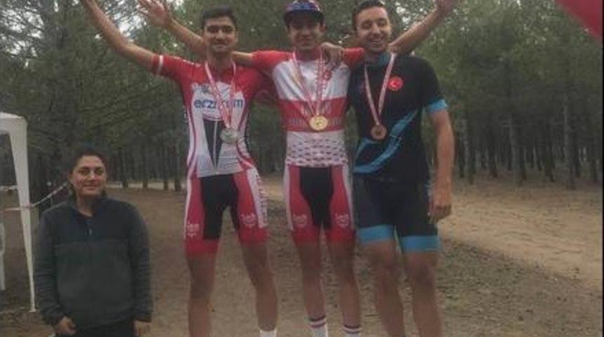 Dağ Bisikleti Takımı ODTÜ’de Kupa Kaldırdı