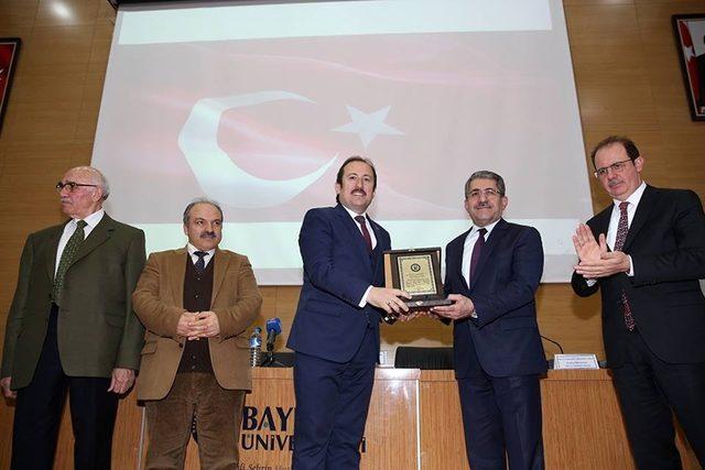 Bayburt Üniversitesi’nde “Kimlik, Kültür ve Medeniyet” konulu panel düzenlendi