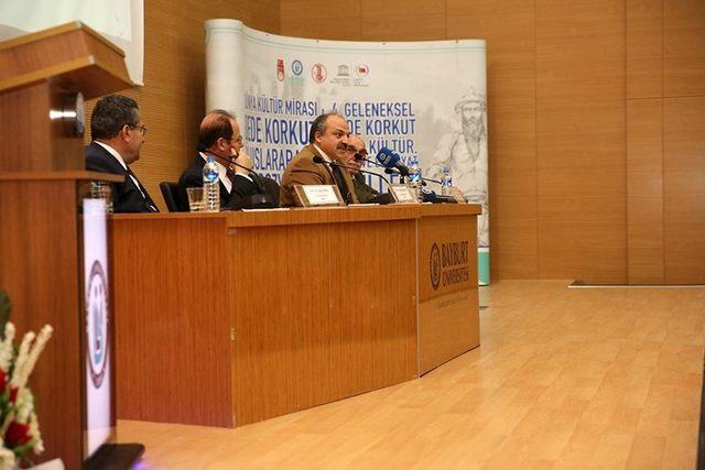 Bayburt Üniversitesi’nde “Kimlik, Kültür ve Medeniyet” konulu panel düzenlendi