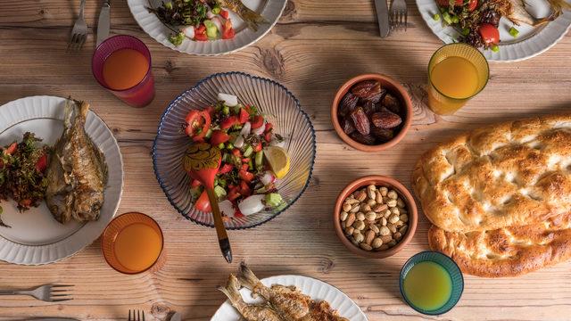 Ramazanda sahur ve iftarda ne yemeli? Sofranın cazibesine kapılmayın
