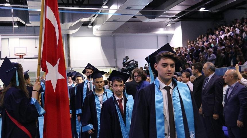 Sabiha G&ouml;k&ccedil;en Lisesi&rsquo;nde coşkulu mezuniyet t&ouml;reni