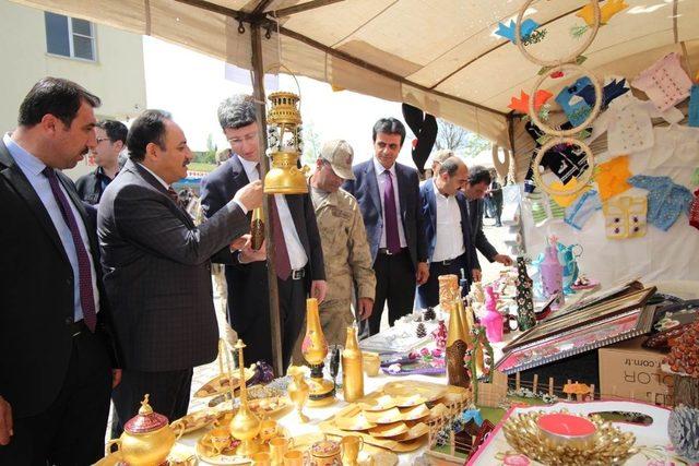 Polateli ilçesinde yıl sonu sergisi