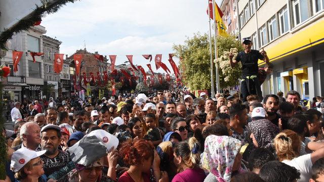 Edirne'de festivalde 2 ton ciğer dağıtıldı