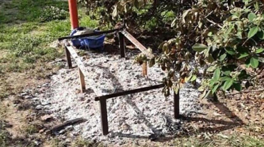 İzmir'de kedi evini, i&ccedil;inde kedi varken yaktılar!