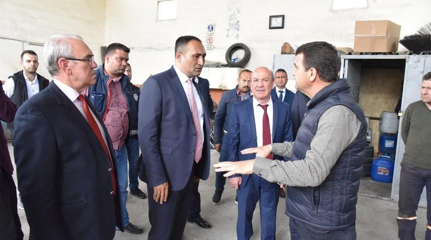 Başkan Yılmaz, belediye at&ouml;lyelerinde incelemelerde bulundu