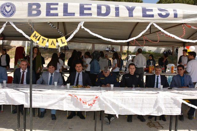 İhtiyaç sahibi arkadaşları için kermes düzenlediler