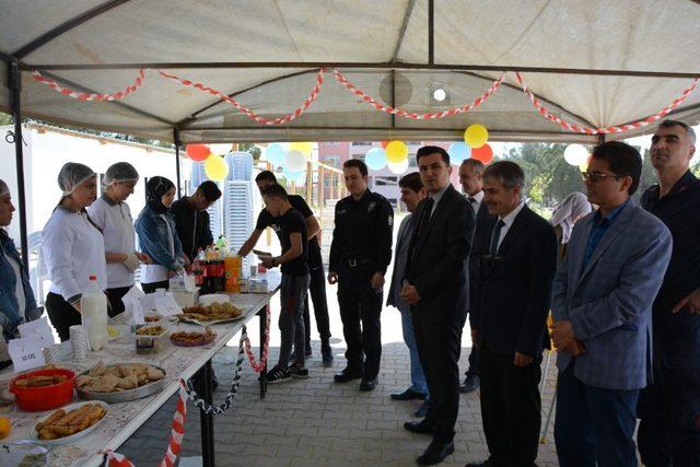 İhtiyaç sahibi arkadaşları için kermes düzenlediler