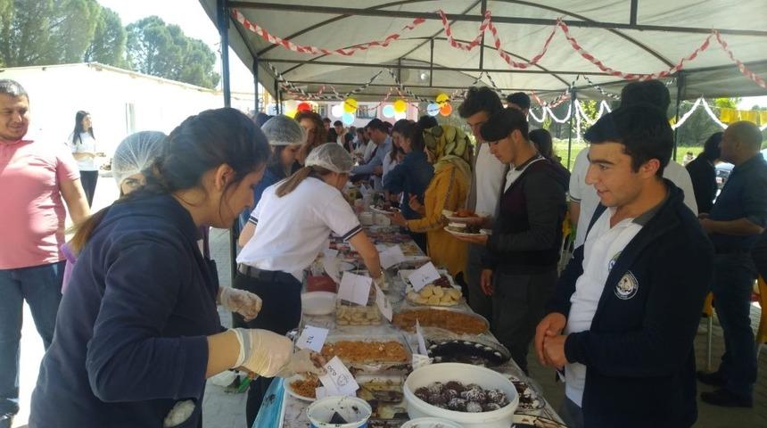 İhtiya&ccedil; sahibi arkadaşları i&ccedil;in kermes d&uuml;zenlediler