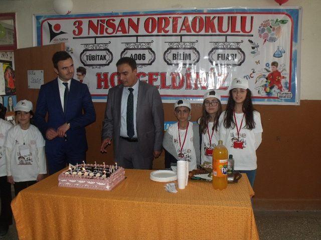 Özalp ilçesinde TÜBİTAK 4006 Bilim Fuarı