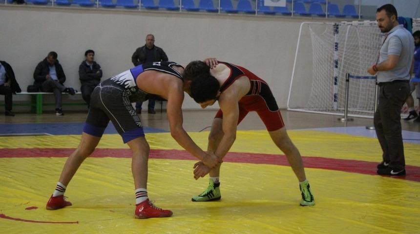 A Klasman Serbest Stilde dereceye girenler madalyalarını aldı