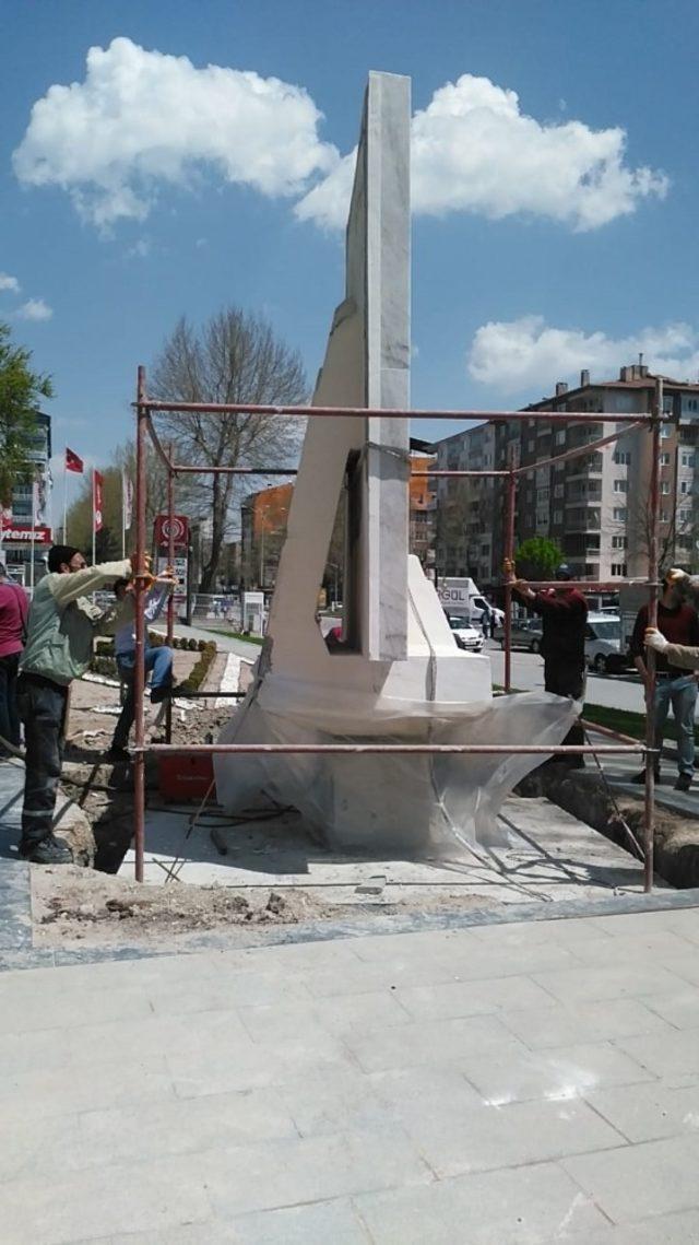 Takdirname anıtı Kütahya Belediyesi’nde