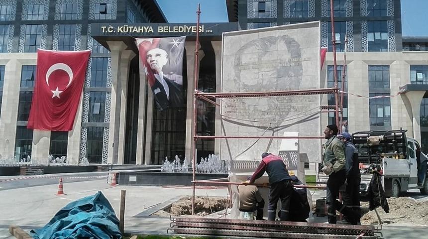 Takdirname anıtı K&uuml;tahya Belediyesi&rsquo;nde