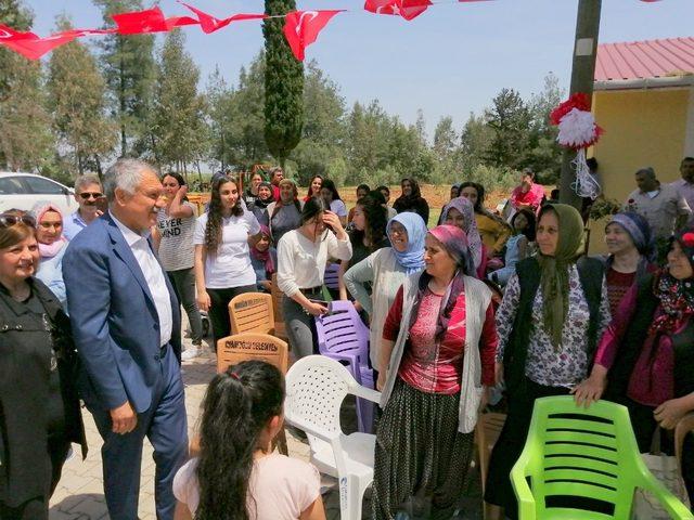 Başkan Karalar, Saygeçit 1.Bahar Şenliğinde plaket dağıttı