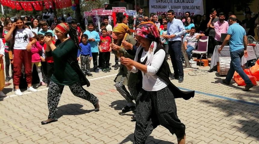 Başkan Karalar, Sayge&ccedil;it 1.Bahar Şenliğinde plaket dağıttı