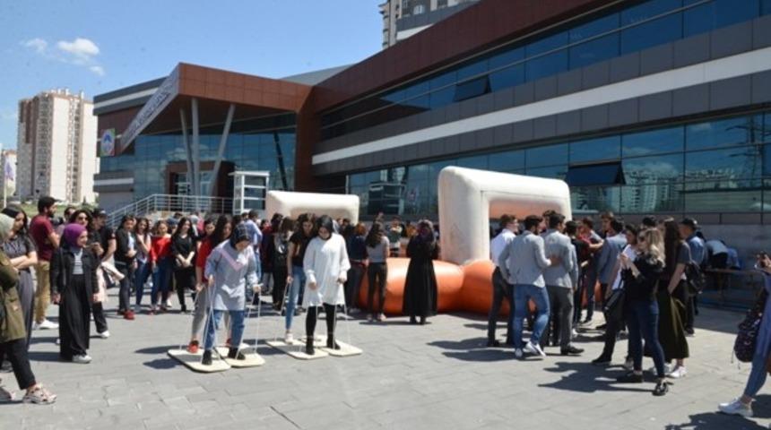 Melikgazi Belediye Başkanı Dr. Mustafa Palancıoğlu, &ldquo;&Uuml;niversiteye hazırlanan &ouml;ğrencilerimize moral etkinliği ve eğlencesi&rdquo;