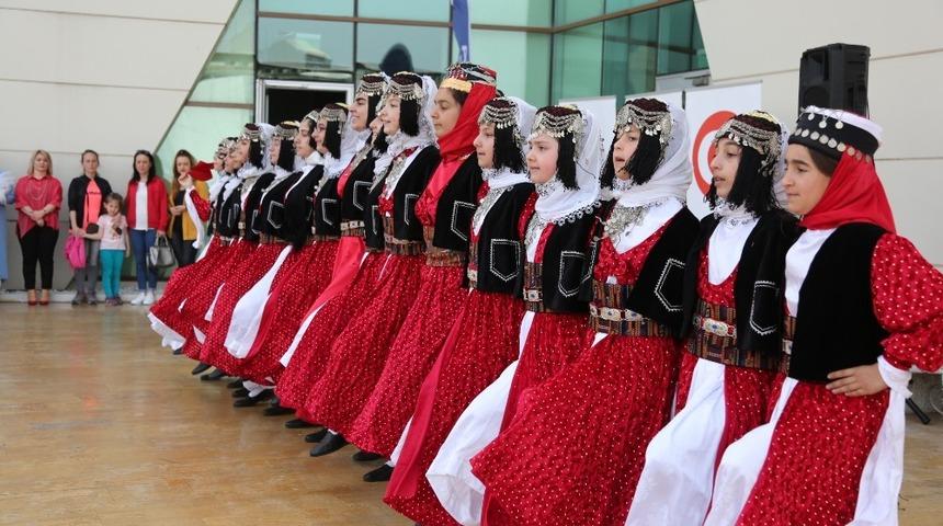 Darıcalı kursiyerler h&uuml;nerlerini, Adnan Menderes K&uuml;lt&uuml;r Merkezi&rsquo;nde sergiliyor