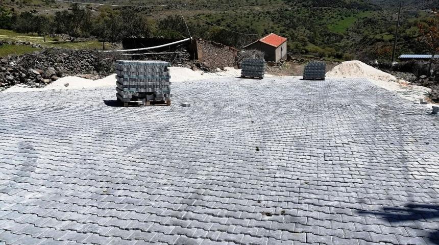 Yunusemre&rsquo;de 10 mahallede kilitli parke taşı &ccedil;alışması