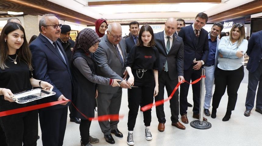Kozlu Anadolu Lisesi 67 Burda AVM&rsquo;de resim sergisi a&ccedil;tı