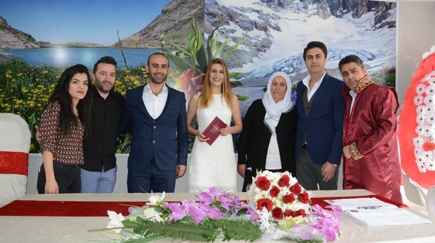 Reng-i Hakkari nikahta buluştu