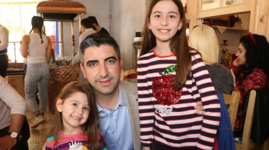 Başkan G&ouml;khan Y&uuml;ksel arkadaşının sevincini paylaştı