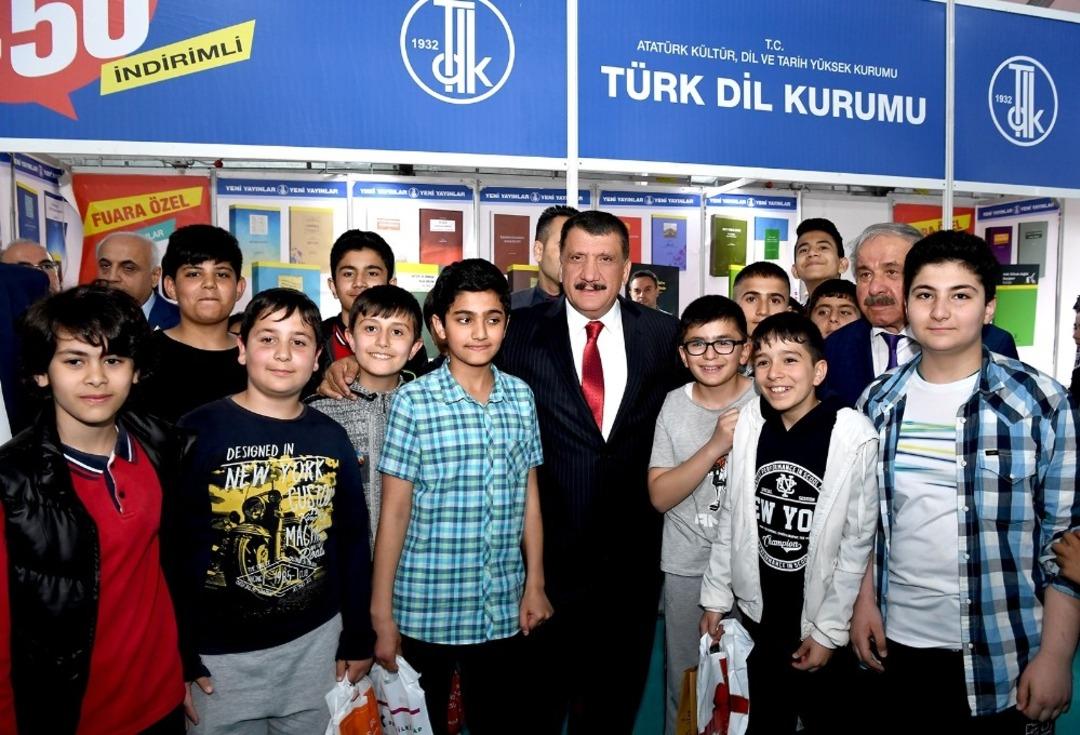 8. Anadolu Kitap ve K&uuml;lt&uuml;r Fuarı resmi a&ccedil;ılış t&ouml;reni yapıldı