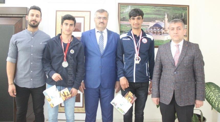 Vanlı atletler T&uuml;rkiye şampiyonu oldu