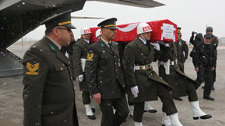 Yürek yakan görüntü! Şehidi böyle karşıladılar G1